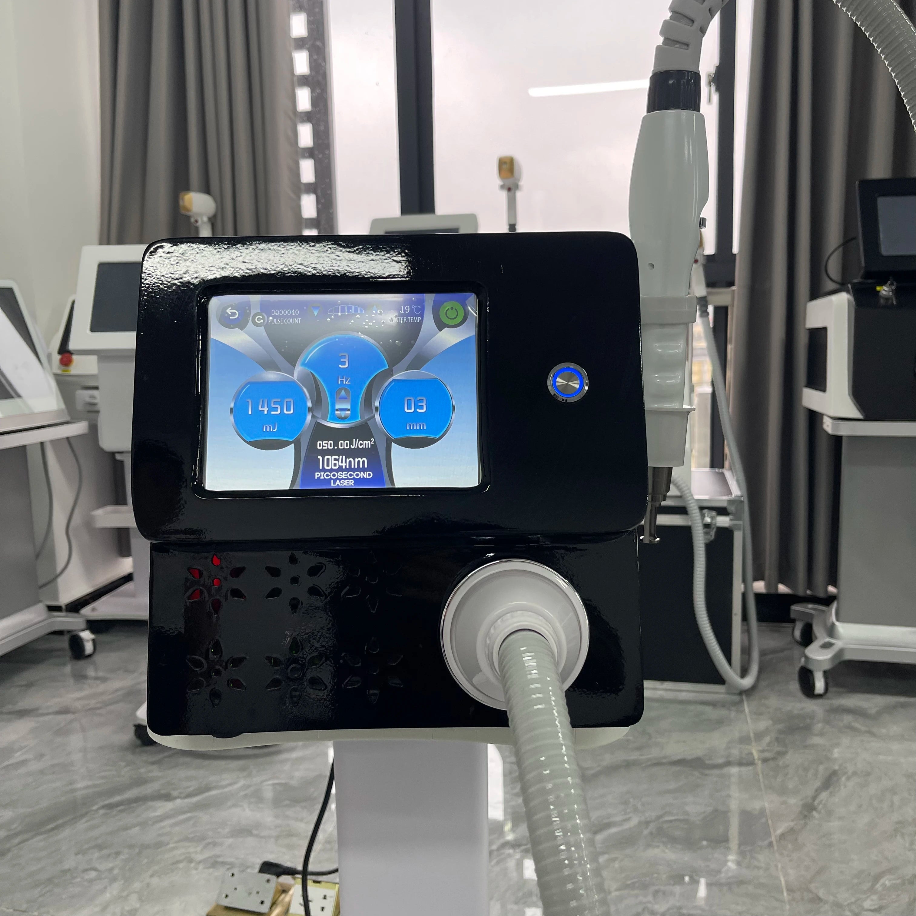 Nd Yag Picosecond Laser 2000w 1064nm 532nm 755nm Picosecond Laser Ac